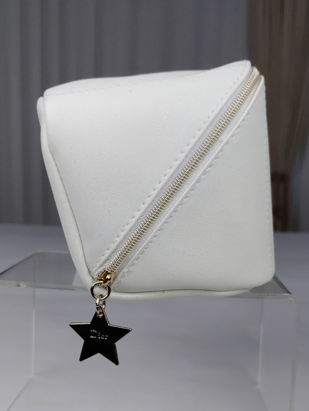 Christian Dior Cosmetic Pouch. - Picture 4 of 11